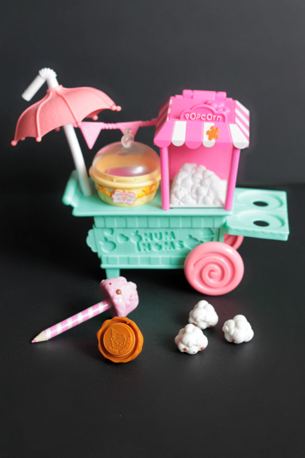 Num Noms Go-Go Cafe Playset with Scented Characters 