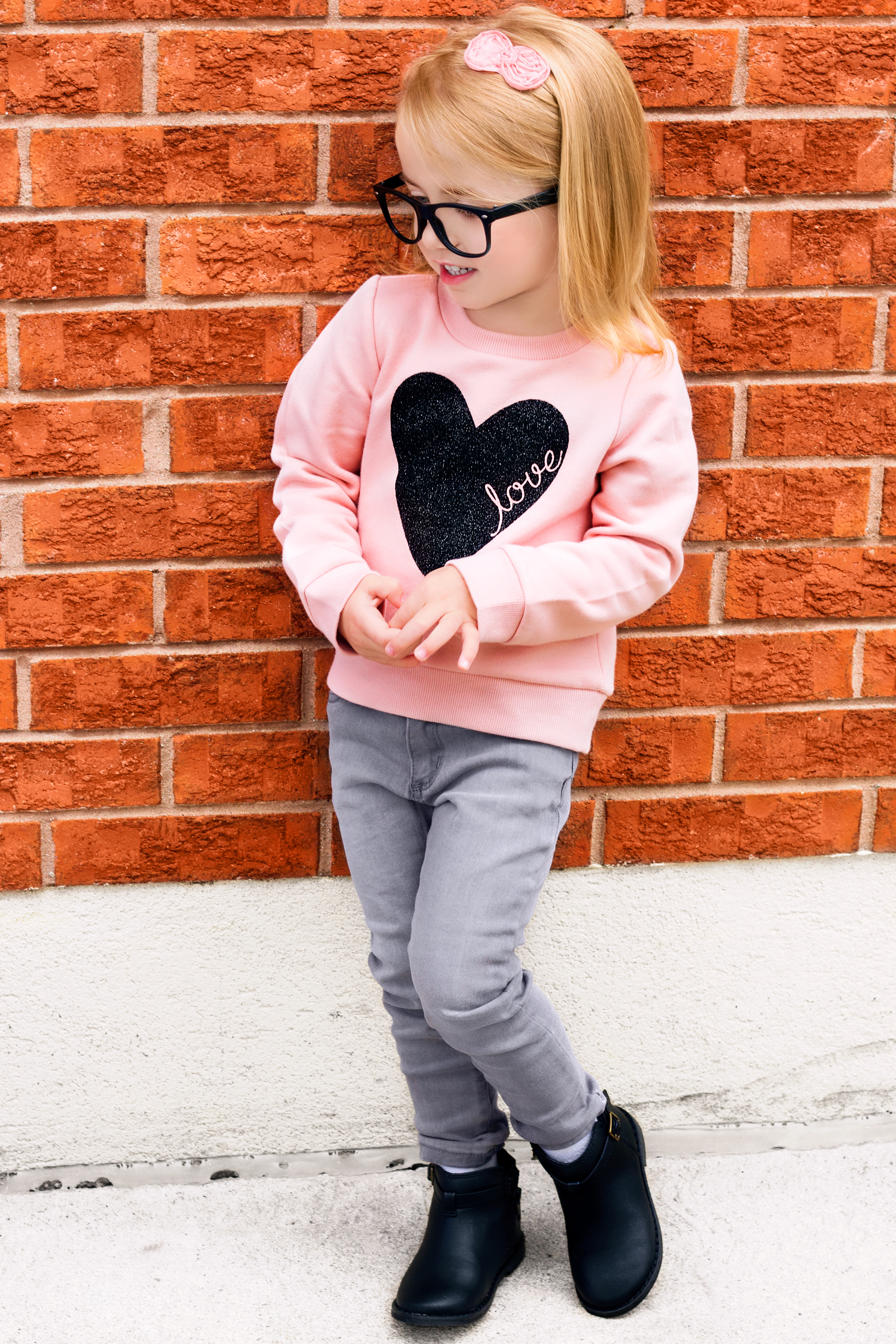 Pink Sweatshirt, Black Pocket Leggings, Pink Tanjun Sneakers, Grey Crossbody  Bag Athleisure Outfit 2 - Putting Me Together