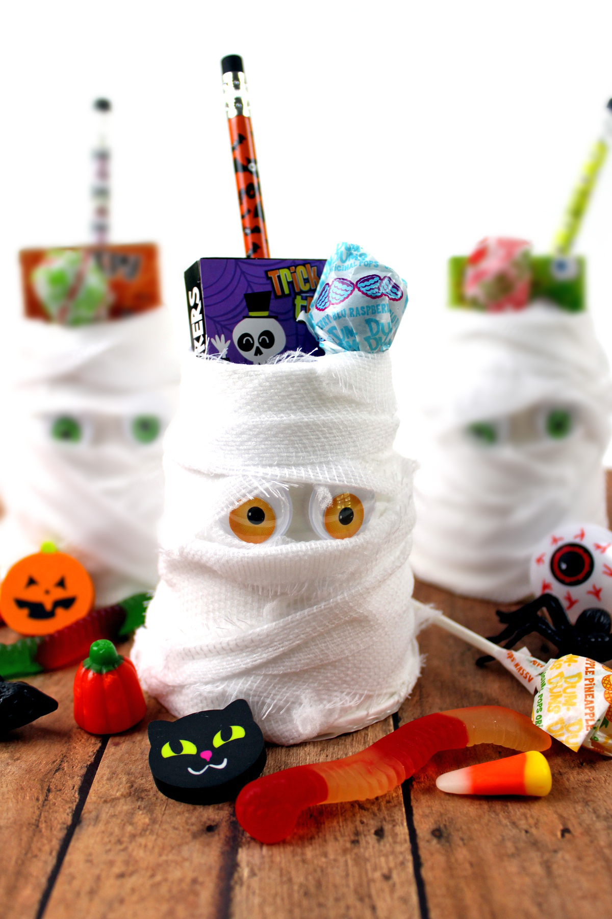 DIY Mummy Halloween Treat Cups