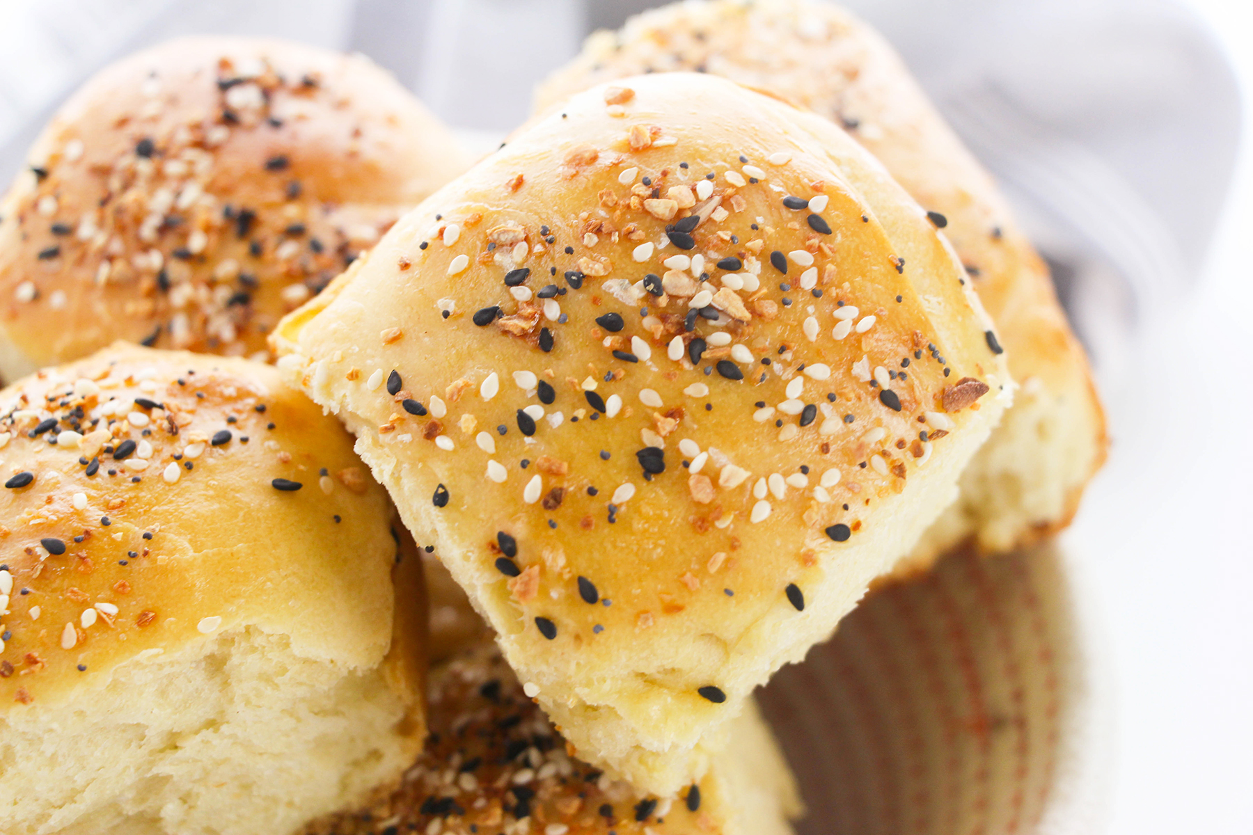 Everything Bagel Dinner Rolls Recipe 