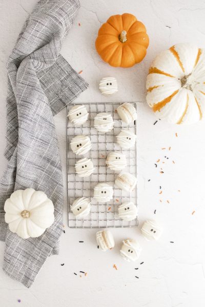 Mummy Halloween Macarons