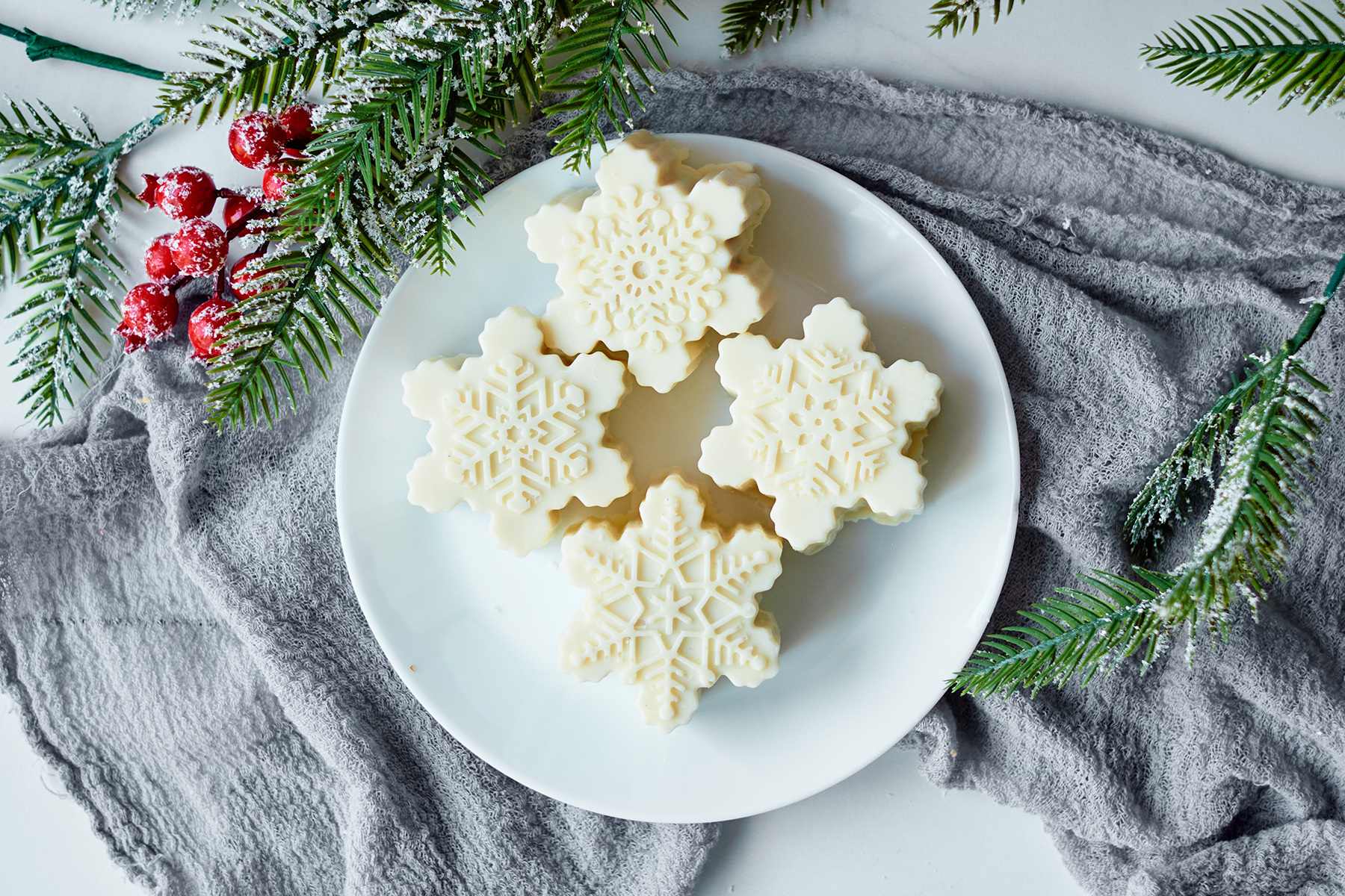 Easy Christmas Snowflake Cake Pops