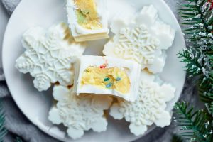 Easy Christmas Snowflake Cake Pops