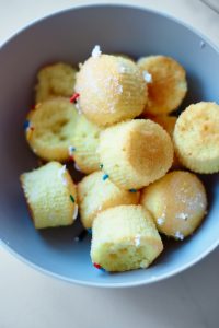 Easy Christmas Snowflake Cake Pops