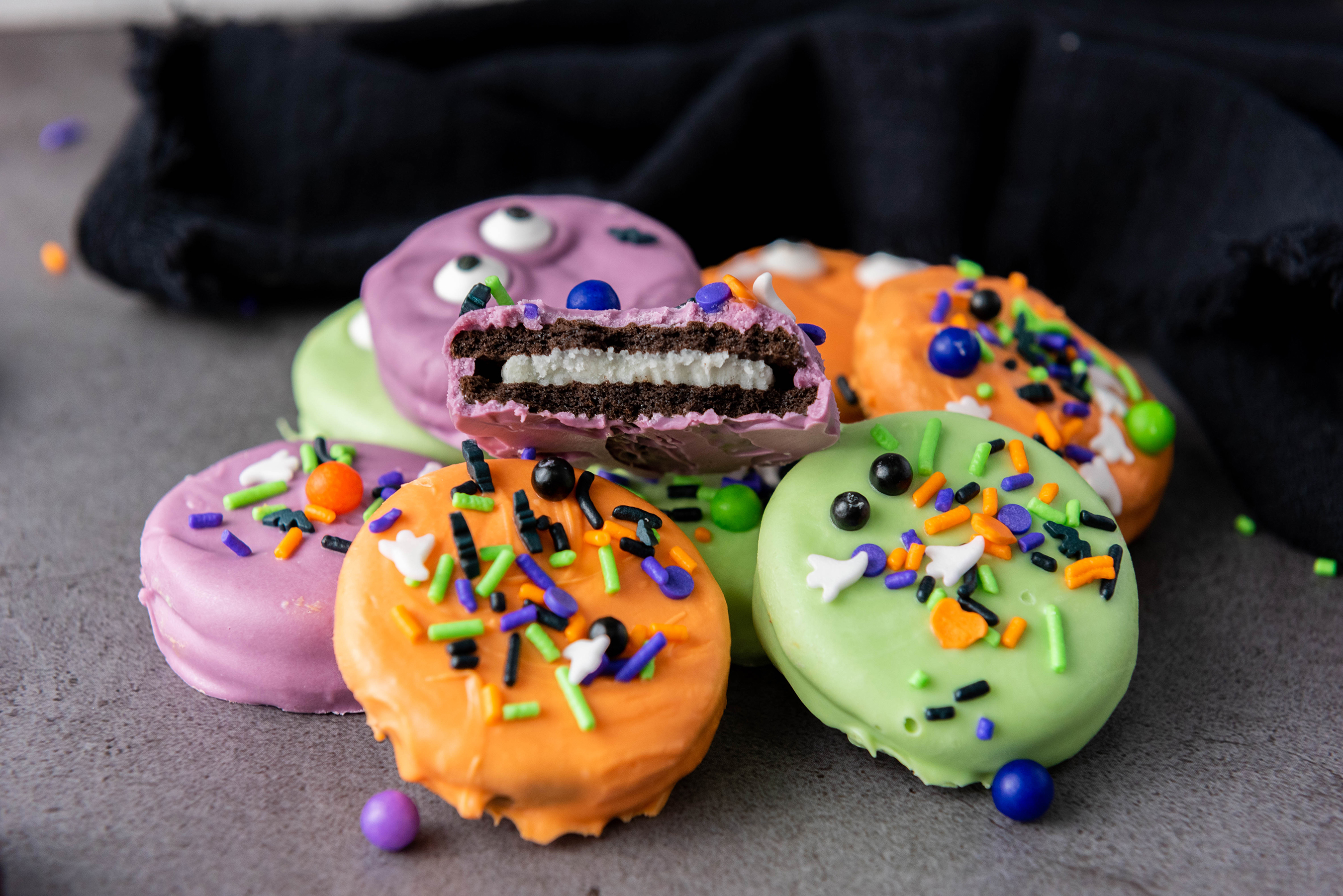 Easy Halloween Oreo Cookies