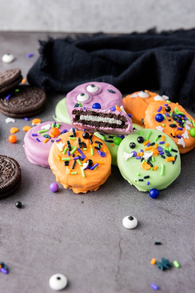 Easy Halloween Oreo Cookies