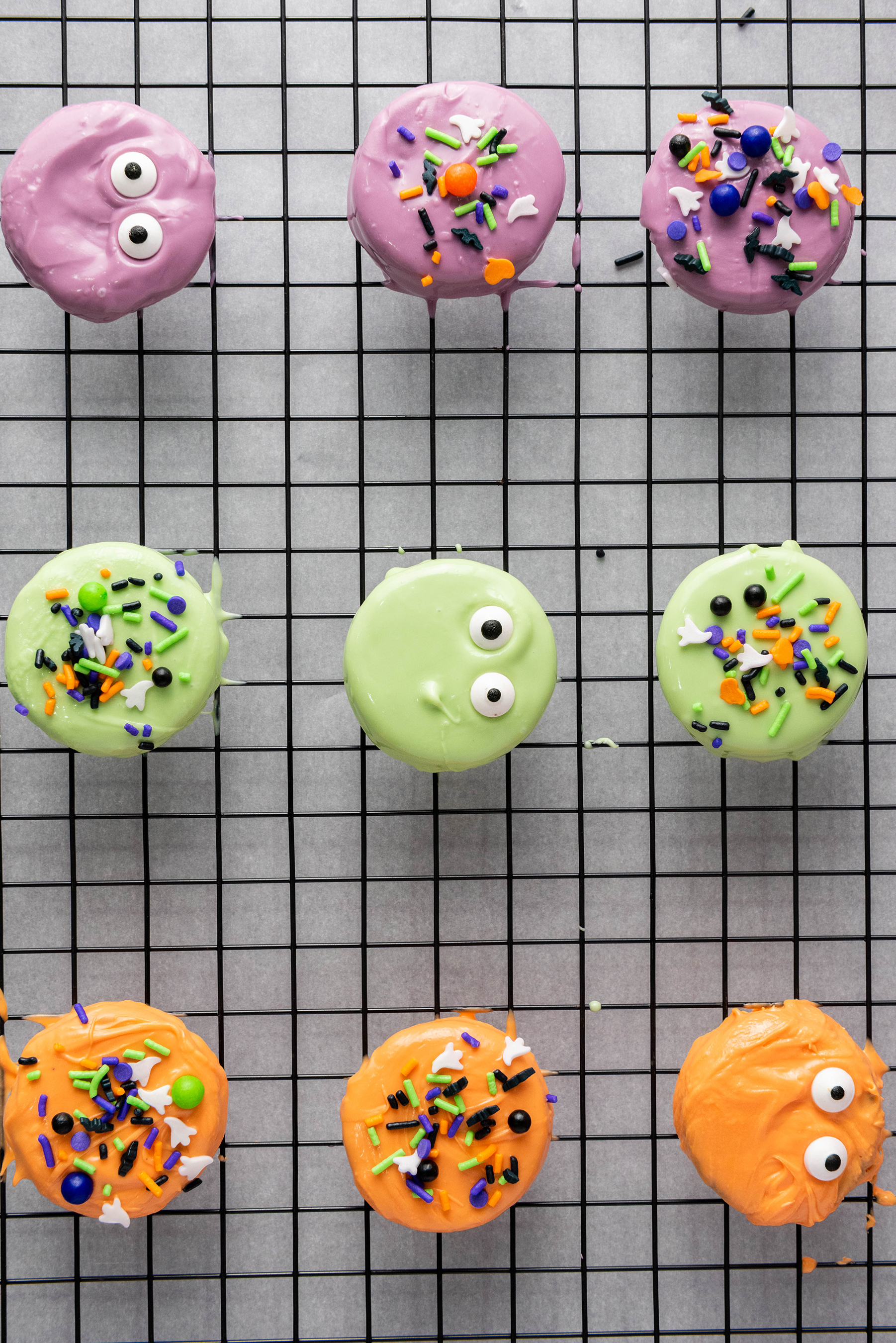 Easy Halloween Oreo Cookies