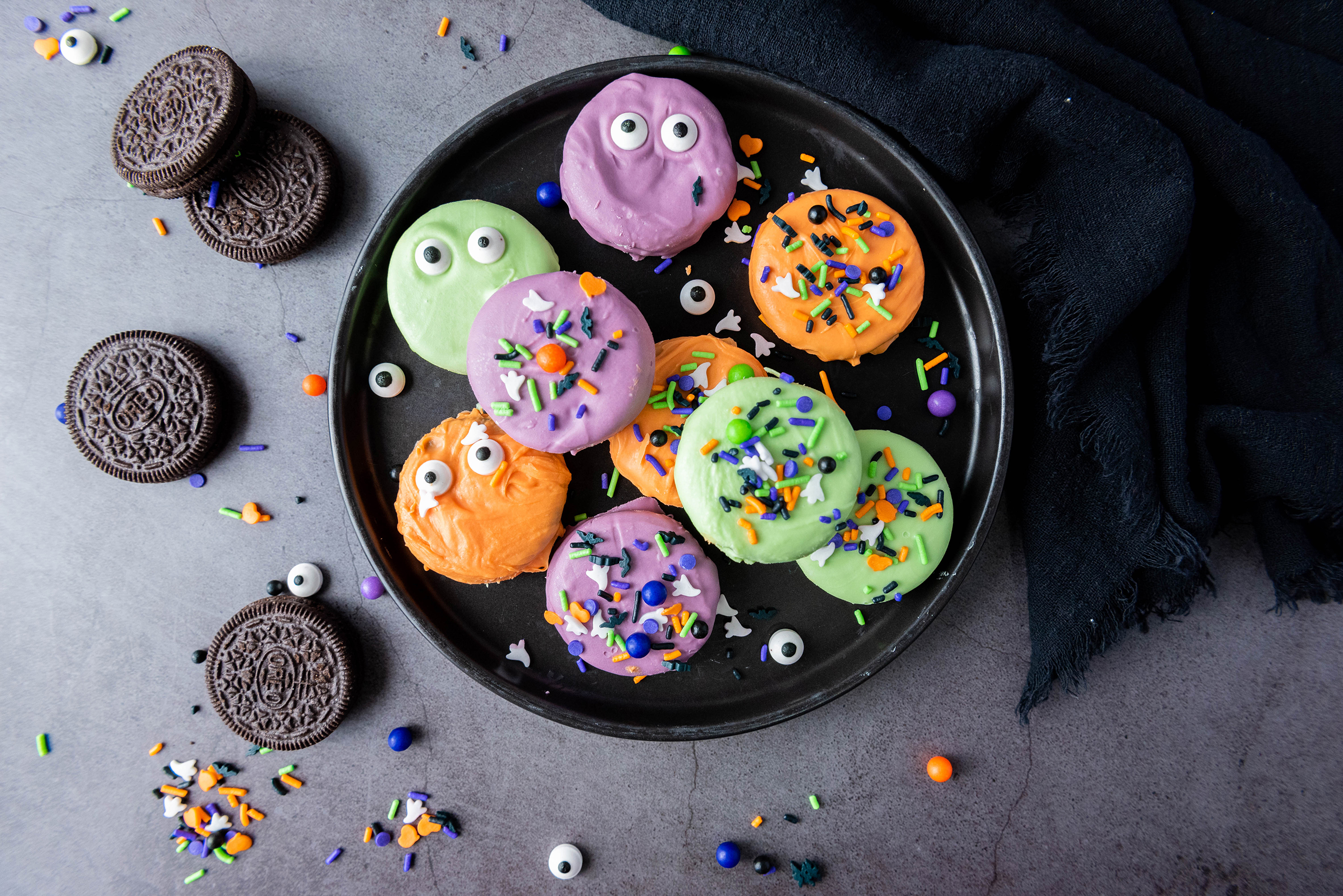 Easy Halloween Oreo Cookies