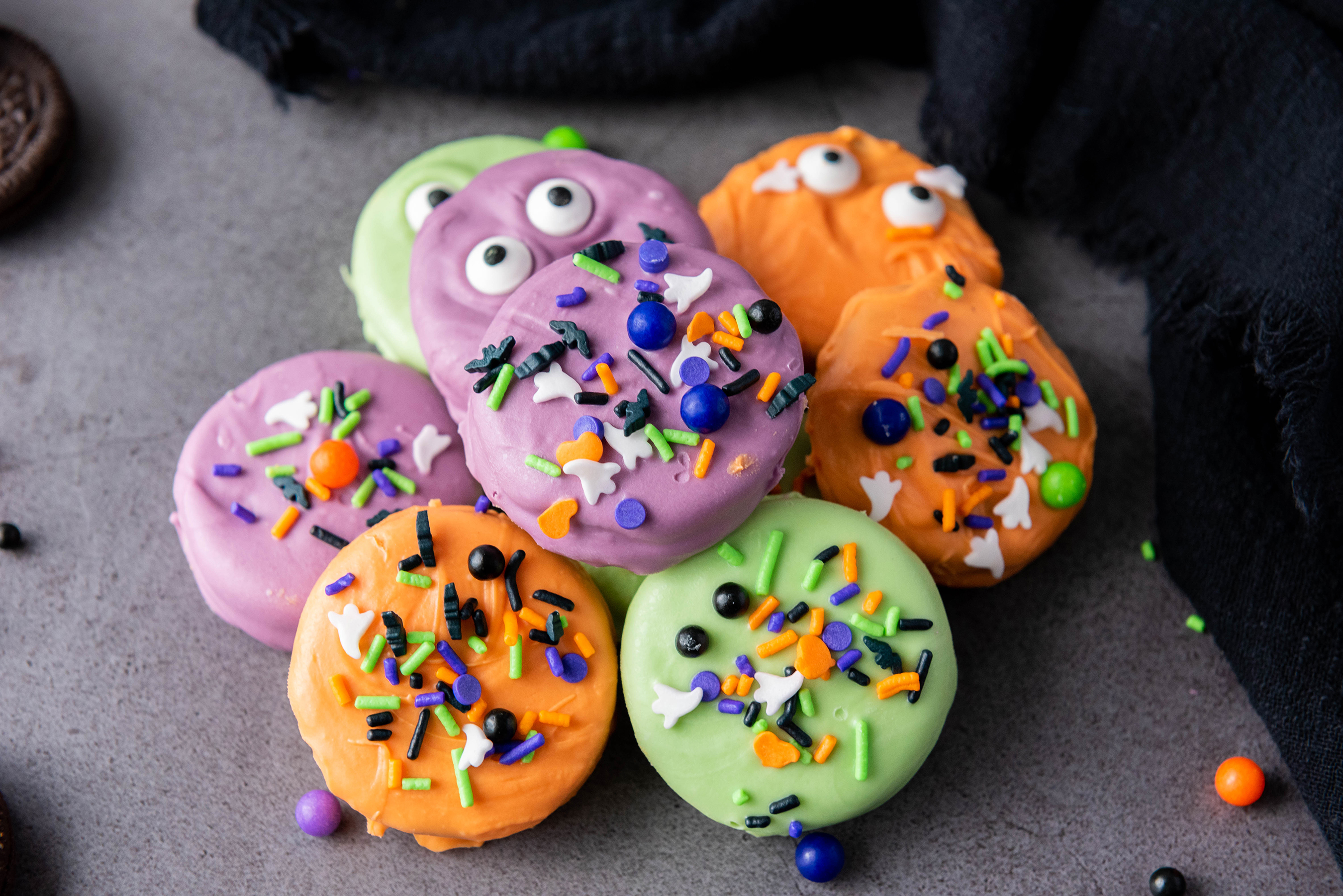 Easy Halloween Oreo Cookies